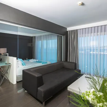 埃菲酒店 3* 库萨达斯